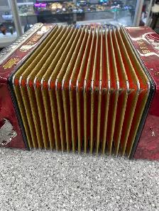Hohner Erica 21/8 Lightweight Accordion - Photo 3