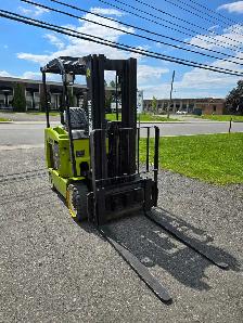 chariot elevateur / Fork lift