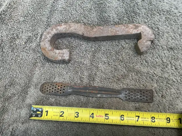 Looking for help identifying these 2 old pieces