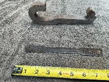 Looking for help identifying these 2 old pieces - Photo 2