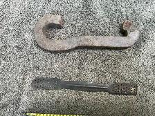 Looking for help identifying these 2 old pieces - Photo 3