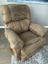 Chair and Rug - Photo 2