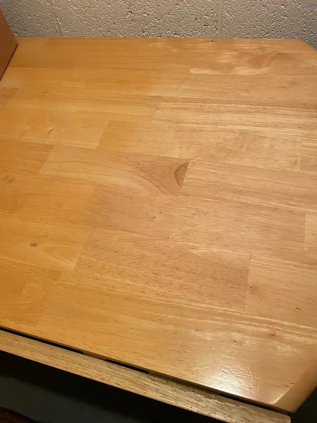 Table de cuisine en bois ronde (côtés en rabats)