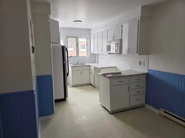 5 1/2 available in Lasalle September 1st