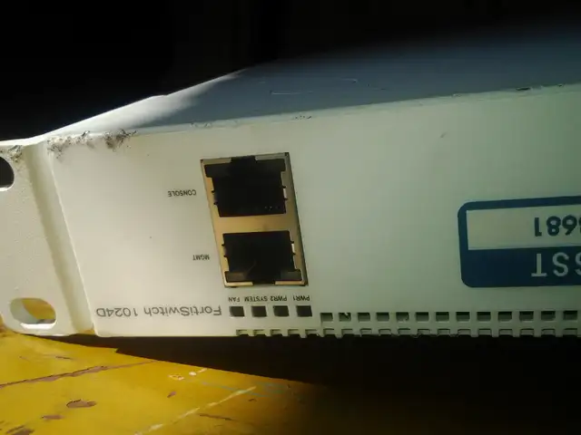 Fortinet FortiSwitch 1024D 24-Port SFP  Managed Switch 10gbe 200
