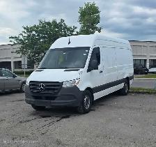NOW HIRING – EXPEDITE SPRINTER VAN DRIVER (Cross Border)