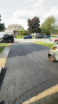 asphalt driveway - Photo 3