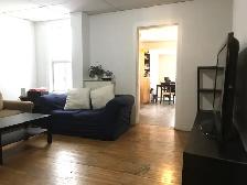 Master bedroom (Bloor/Dufferin) in 4 bed  1 bath house - Photo 6