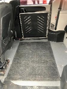 Disability conversion van - Photo 4