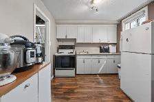 HUGE corner lot for sale! 5 bed, 2 bath with basement suite! - Photo 11