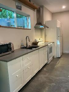 FURNISHED WALK OUT BASEMENT SUITE IN SANDY HOOK