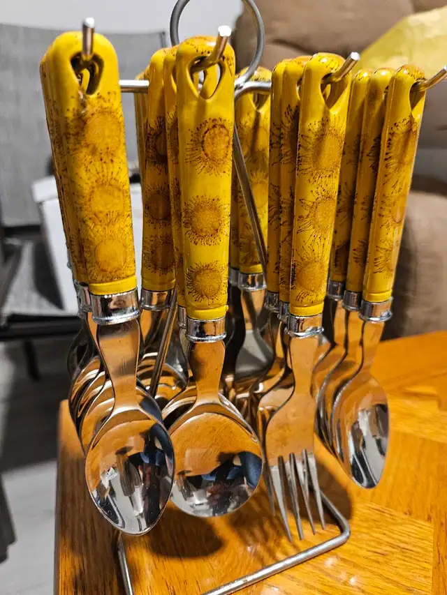 Sunflower Pattern Cutlery Set
