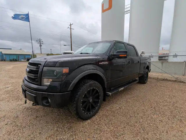 2013 ford f150 5.0L fx4 4 door leather