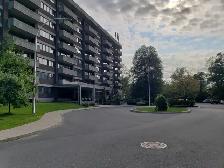 TOUT INCLUS! Grand condo 3 et 1/2 830p.ca, MEUBLÉ à louer - Photo 2