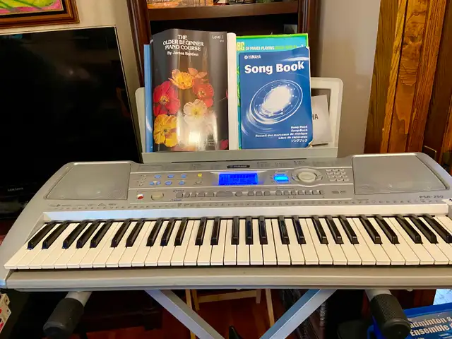 YAMAHA PSR 290 Digital Piano and Stand