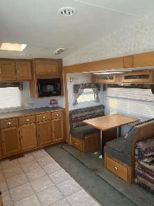 2003 Frontier 5th wheel trailer - Photo 3
