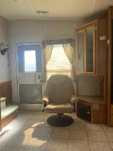 2003 Frontier 5th wheel trailer - Photo 6