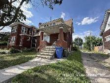 CHARMING 5 BED/2.5 BATH HOUSE DOWNTOWN   HYDRO, WATER & GAS!