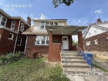 CHARMING 5 BED/2.5 BATH HOUSE DOWNTOWN   HYDRO, WATER & GAS! - Photo 2