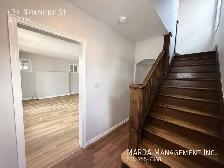 CHARMING 5 BED/2.5 BATH HOUSE DOWNTOWN   HYDRO, WATER & GAS! - Photo 3