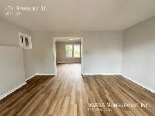 CHARMING 5 BED/2.5 BATH HOUSE DOWNTOWN   HYDRO, WATER & GAS! - Photo 7