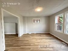 CHARMING 5 BED/2.5 BATH HOUSE DOWNTOWN   HYDRO, WATER & GAS! - Photo 15