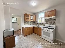 CHARMING 5 BED/2.5 BATH HOUSE DOWNTOWN   HYDRO, WATER & GAS! - Photo 17