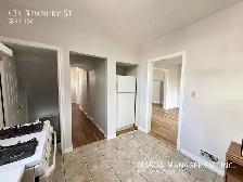 CHARMING 5 BED/2.5 BATH HOUSE DOWNTOWN   HYDRO, WATER & GAS! - Photo 20