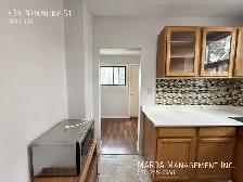CHARMING 5 BED/2.5 BATH HOUSE DOWNTOWN   HYDRO, WATER & GAS! - Photo 22