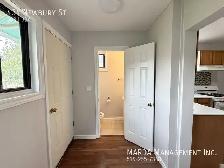 CHARMING 5 BED/2.5 BATH HOUSE DOWNTOWN   HYDRO, WATER & GAS! - Photo 24