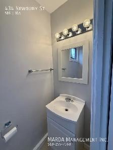 CHARMING 5 BED/2.5 BATH HOUSE DOWNTOWN   HYDRO, WATER & GAS! - Photo 26