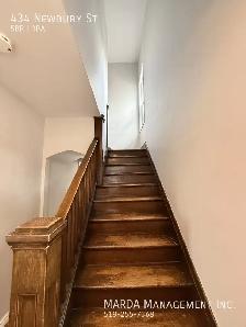 CHARMING 5 BED/2.5 BATH HOUSE DOWNTOWN   HYDRO, WATER & GAS! - Photo 27