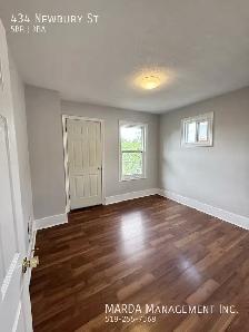CHARMING 5 BED/2.5 BATH HOUSE DOWNTOWN   HYDRO, WATER & GAS! - Photo 29