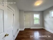 CHARMING 5 BED/2.5 BATH HOUSE DOWNTOWN   HYDRO, WATER & GAS! - Photo 30