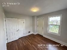 CHARMING 5 BED/2.5 BATH HOUSE DOWNTOWN   HYDRO, WATER & GAS! - Photo 32