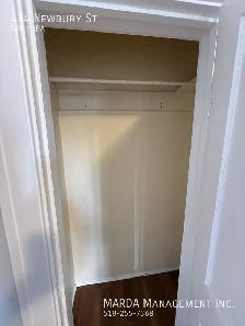 CHARMING 5 BED/2.5 BATH HOUSE DOWNTOWN   HYDRO, WATER & GAS! - Photo 36