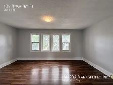 CHARMING 5 BED/2.5 BATH HOUSE DOWNTOWN   HYDRO, WATER & GAS! - Photo 37