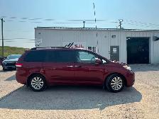 2011 Toyota Sienna XLE - Photo 2