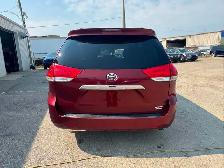2011 Toyota Sienna XLE - Photo 7