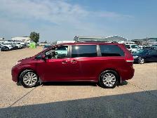 2011 Toyota Sienna XLE - Photo 9