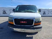 2004 GMC Savana - Photo 2