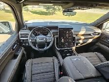 2026 GMC Yukon Denali Ultimate Diesel Executive 2nd Row - Photo 2