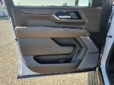 2026 GMC Yukon Denali Ultimate Diesel Executive 2nd Row - Photo 8