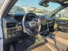 2026 GMC Yukon Denali Ultimate Diesel Executive 2nd Row - Photo 11