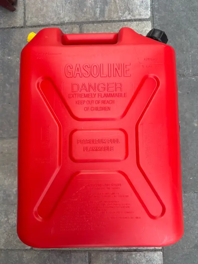 NEW 5 GALLON SCEPTER GAS CAN