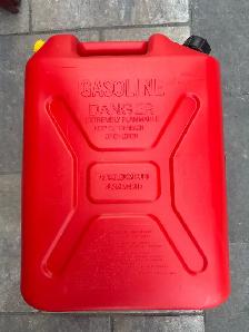 NEW 5 GALLON SCEPTER GAS CAN