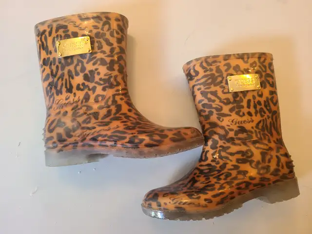 Guess Rain boots for girls Size 12