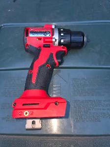Milwaukee M18 18V Li-Ion Brushless Cordless 1/2' Compact Drill