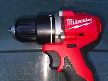 Milwaukee M18 18V Li-Ion Brushless Cordless 1/2' Compact Drill - Photo 9