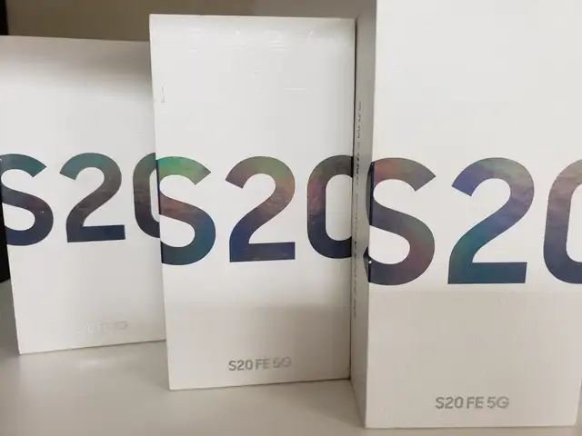 Samsung Galaxy S20 FE – Open Box